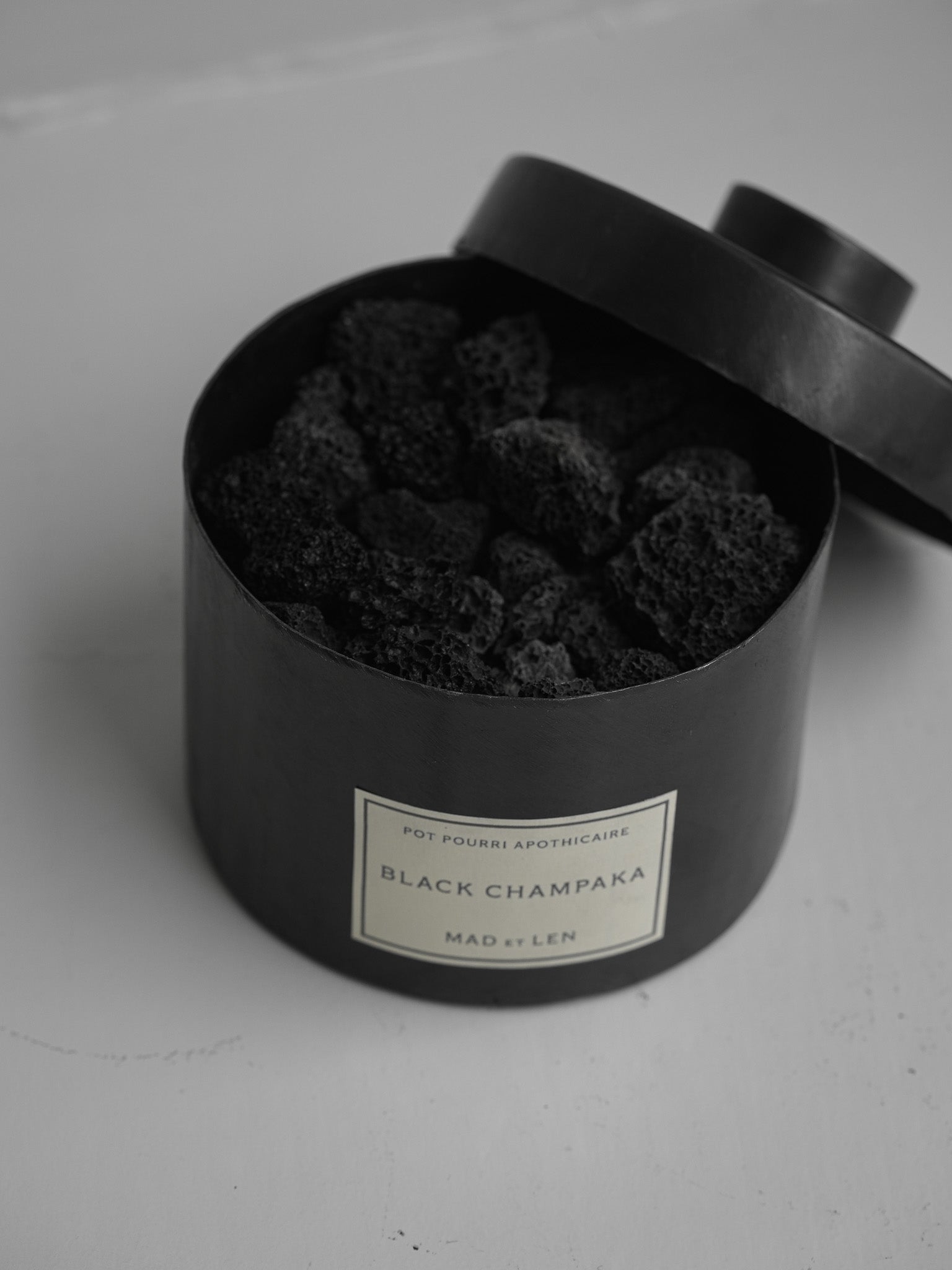 Pot Pourri - Black Champaka