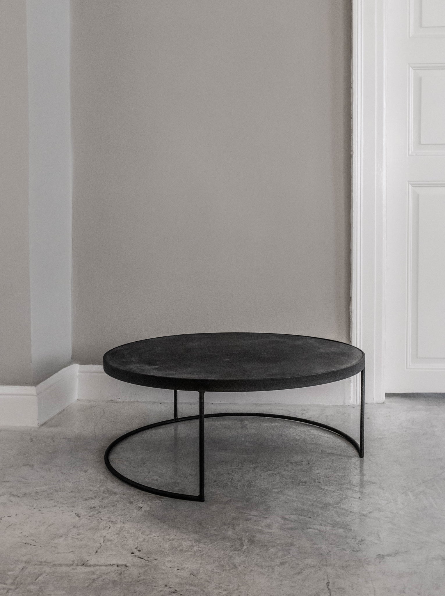 String Series Round Leather Coffee Table